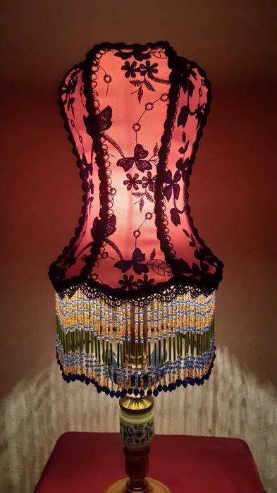 Abajur albastru si franjuri de margele pentru veioza