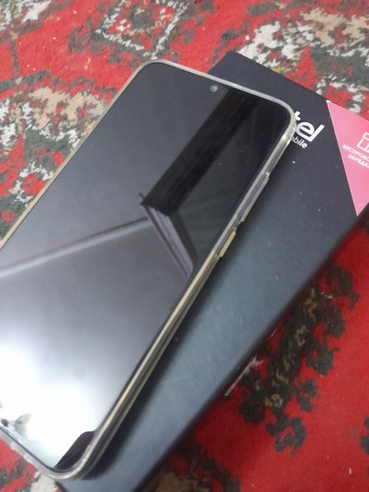 Telefon Artel yangii karobka