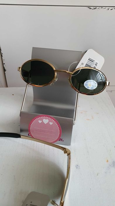 Ochelari de soare cu rame metalice aurii