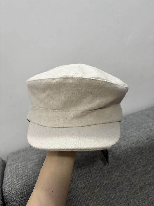 Palarie de dama crem pufoasa