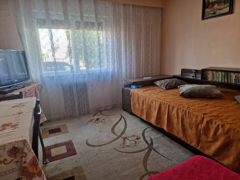 Apartament 3 camere, 66 mp + beci — Deva,