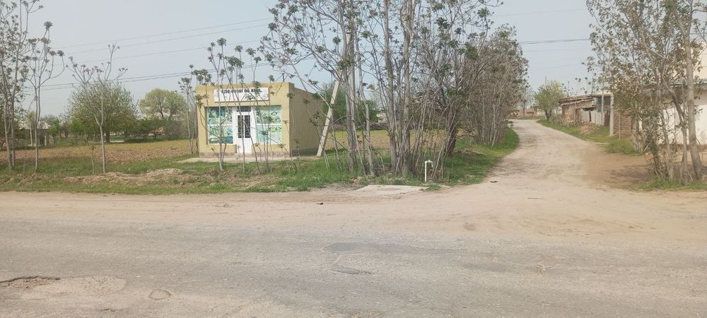 Yer sotiladi do'koni bilan