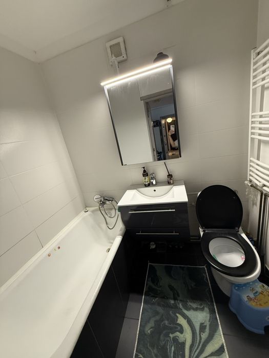 Apartament cu 3 camere+ balcon