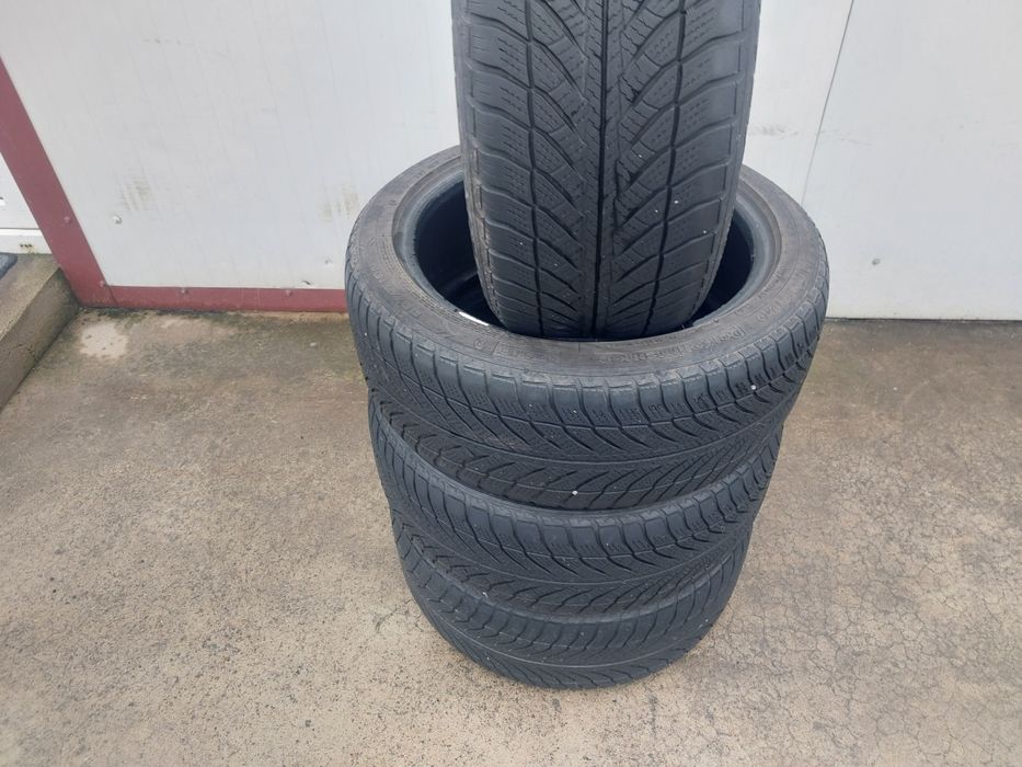 100 lei bucata! Set anvelope RUNFLAT M+S/IARNA 205 50 r17 Goodyear