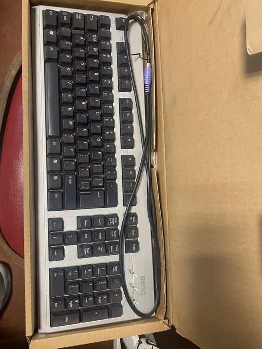 Клавиатура за таблет>, за компютър, мишка и слушалки.