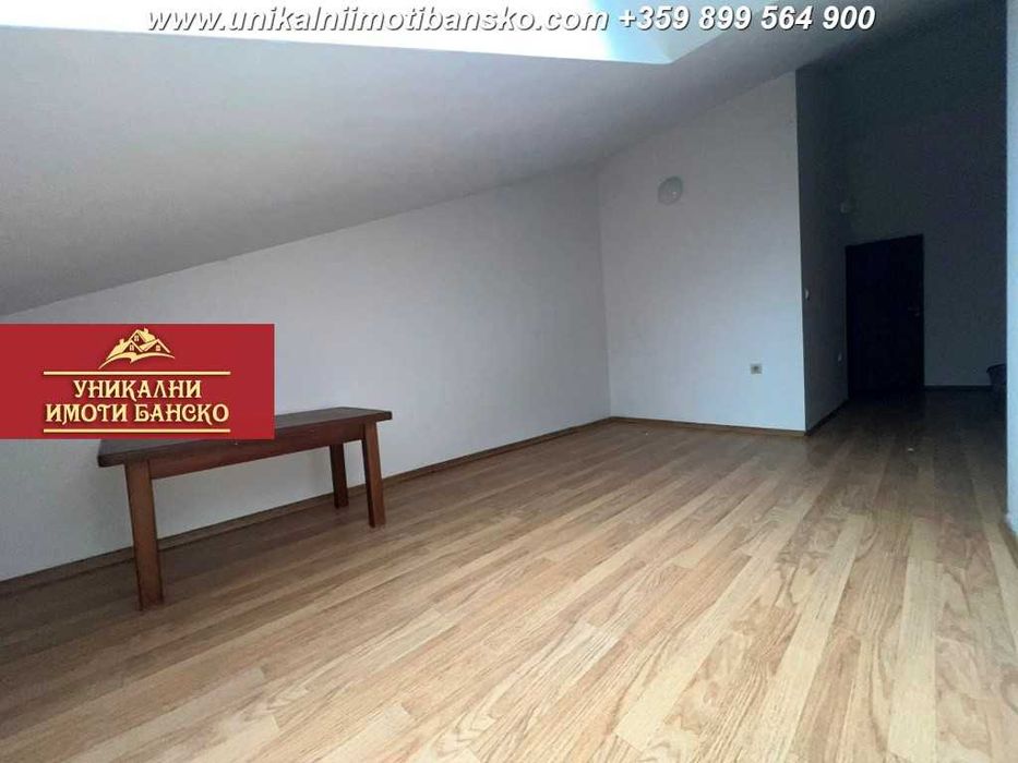 Тристаен апартамент  в обикновена жилищна сграда