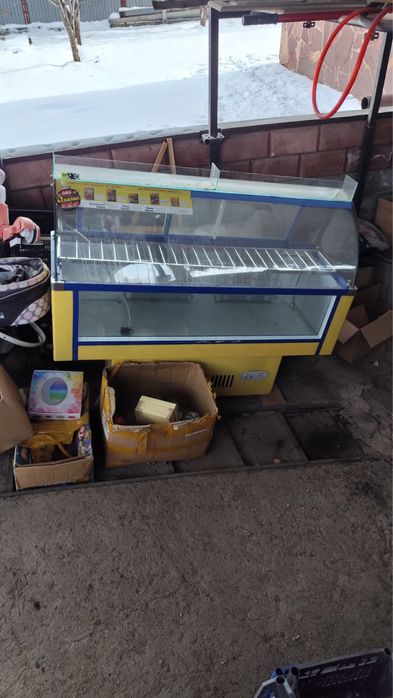 Продам витринный холодильник