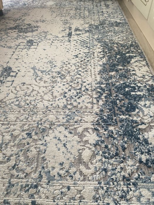 Продается ковер в хорошем состоянии