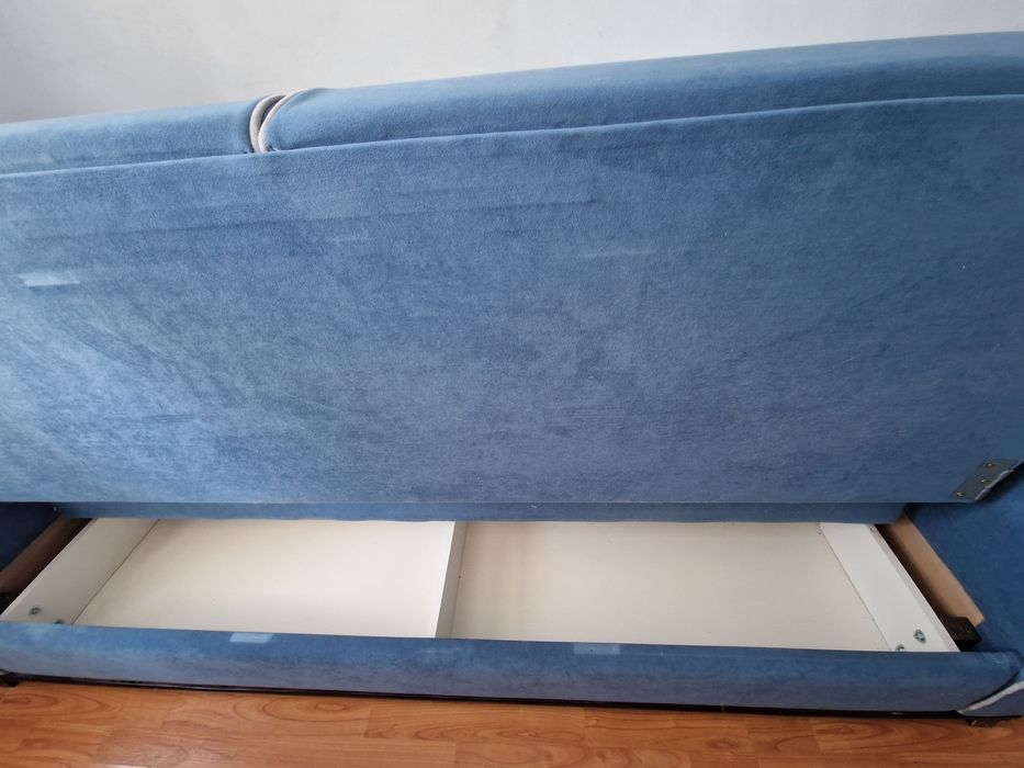 Vand  canapra extensibila cu lada