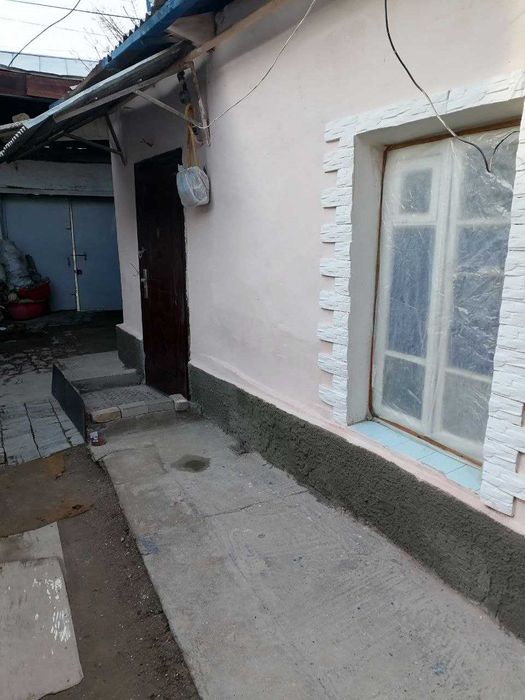 Продается дом на земле в общем дворе