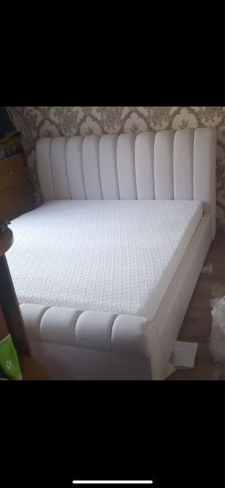 Срочно продам кровать с матрасом