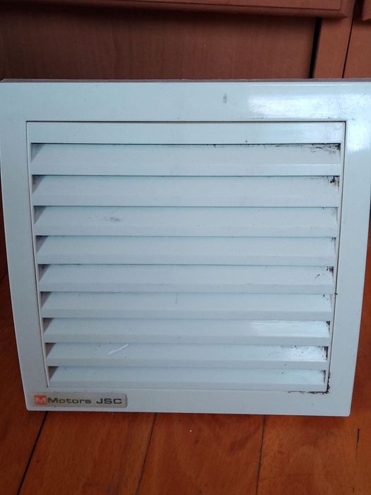 Три вентилатора за стена