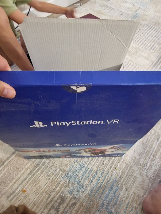 Playstation 4 pro 1 Tb + VR очки с мув-контроллерами
