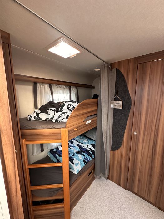 Rulota Weinsberg - 6 locuri dormit Codlea • OLX.ro