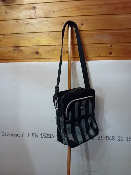 Vând geanta de umăr De Fanai THE WÒRLD