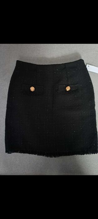 Черна пола букле