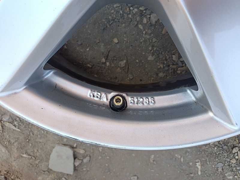 Продам оригинальные легкосплавные диски "Dezent"