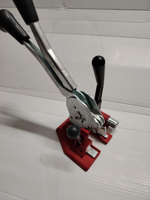 Cleste legat/ ambalat cu  banda PP 12 mm