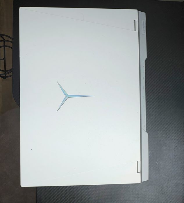Laptop plus accesorii noi