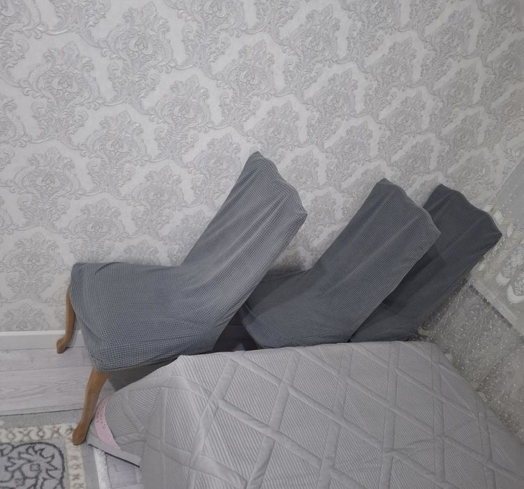 Стол стулья для гостиной