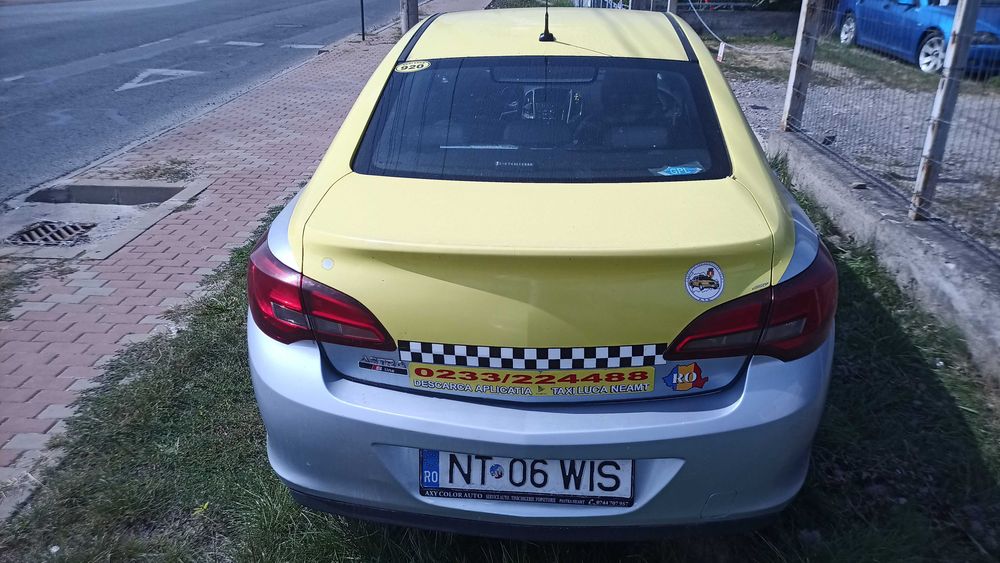 Vând Opel Astra Notchback