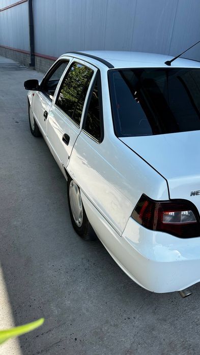 Nexia 2.   1.6l sotiladi yaxshi xolatda