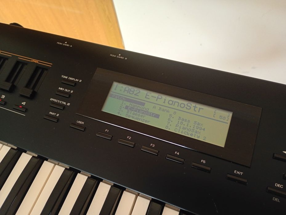 Roland D-70 sintetizator pian digital orga