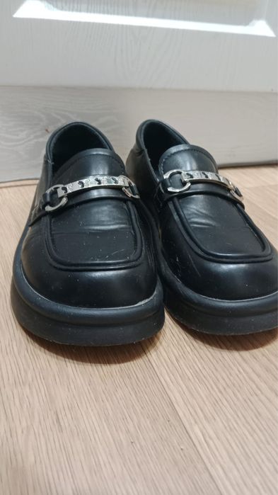 Продам детскую обувь