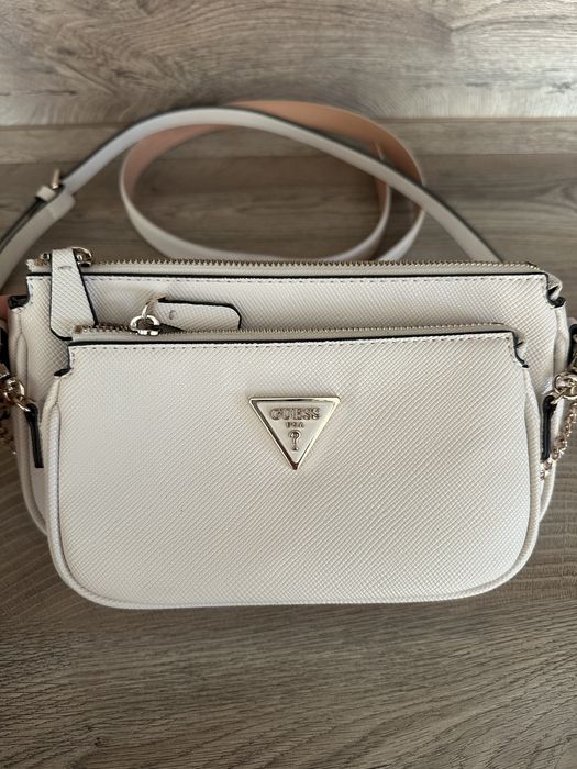 Дамска чанта и колан Guess Noelle