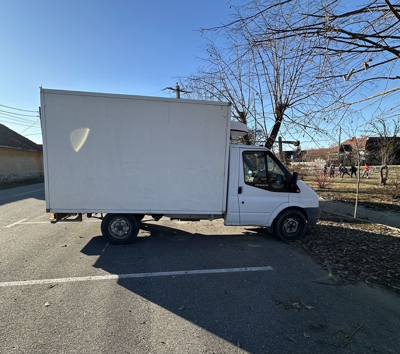 Masina frigorifica de închiriat