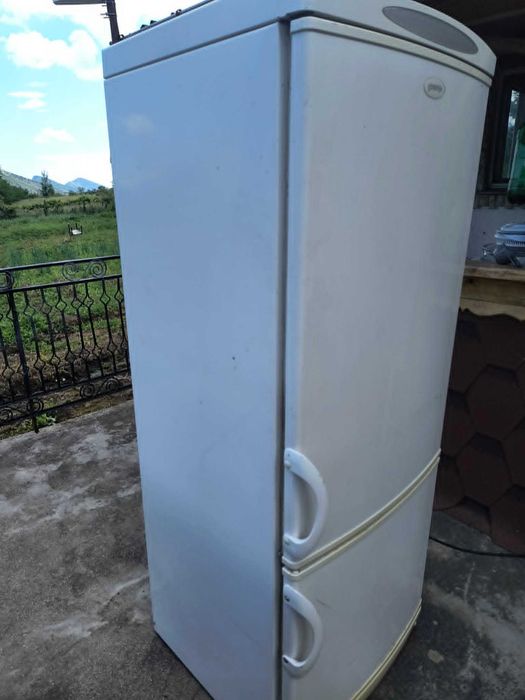 Хладилник с фризер gorenje 156см