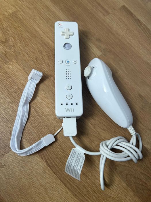 Nunchuk Wii original Nintendo [alb/albastru/negru/roșu] — testat
