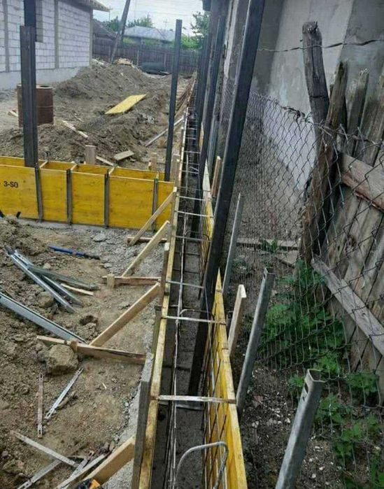 Garduri si porti din panouri stil jaluzele, tabla cutata, sipca metalica, plasa bordurata, fier forjat, BCA sau beton si alte modele la comanda