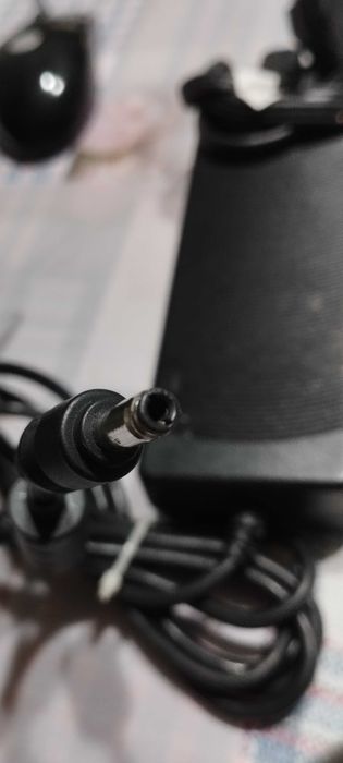 Захранване за лаптоп.