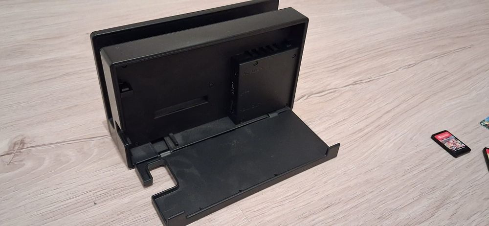 Nintendo Switch+ 4 игри+HDMI кабел+калъф