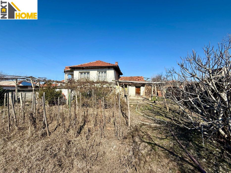 Самостоятелна къща с голям двор