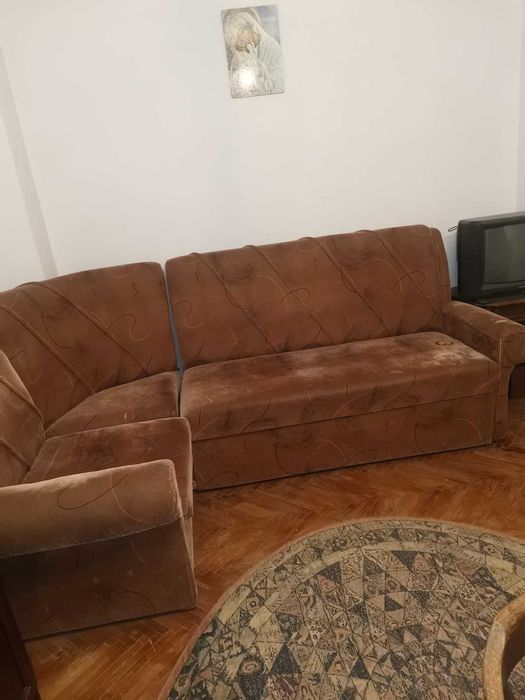 Central, dau in chirie apartament 2 camere mobilat