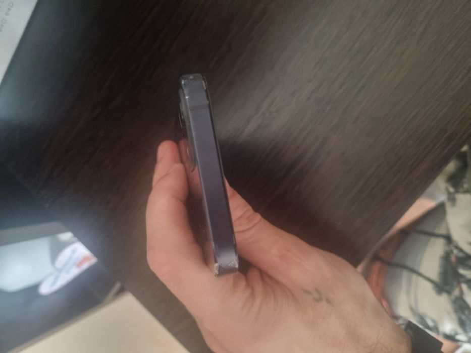 Продам iphon 12.