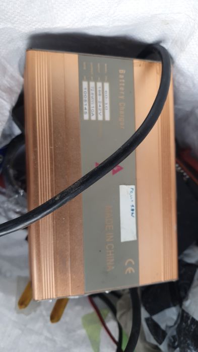 Vãnd diferite lucruri ,la preturi acceptabile!