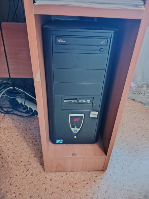 Продам комплект компьютер с столиком