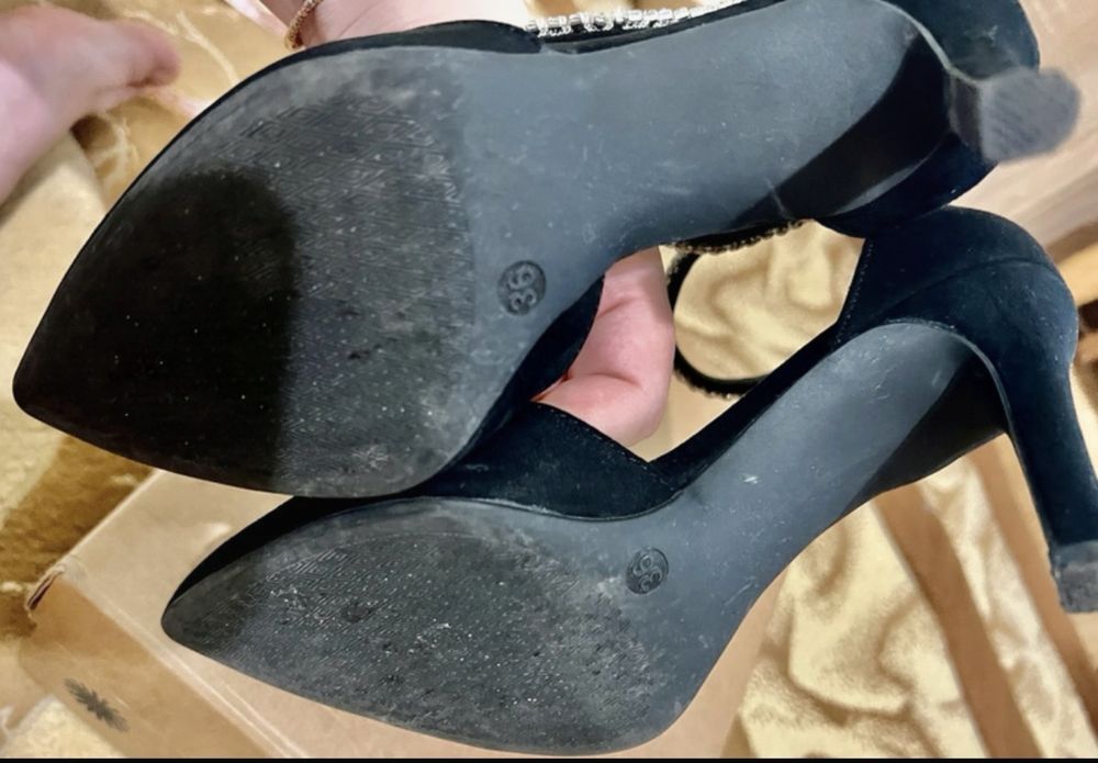 Pantofi negri cu pietre