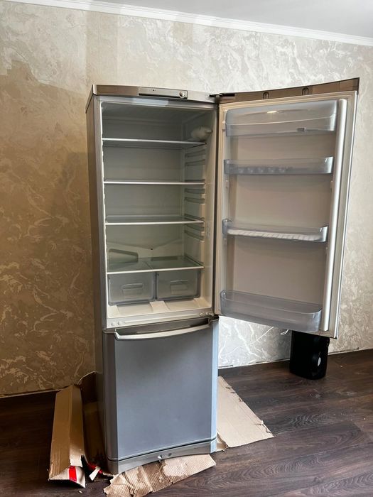 Холодильник Indesit
