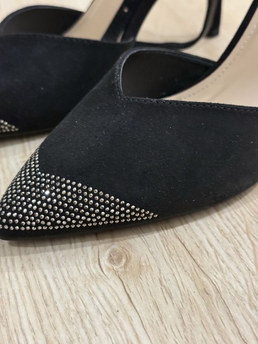 Продам Новые замшевые туфли