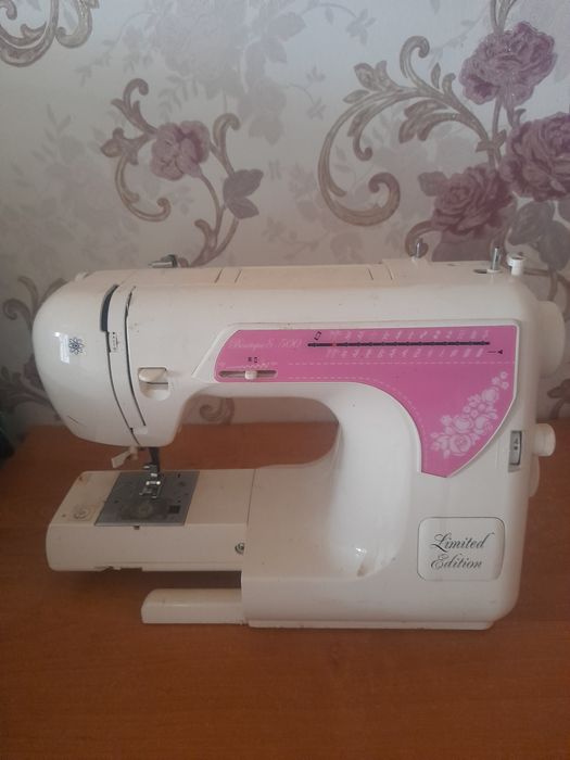 Продам швейную машинку