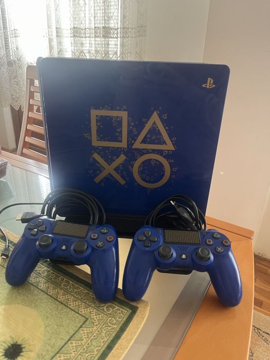 Playstation 4/PS4  Blue Limited Edition