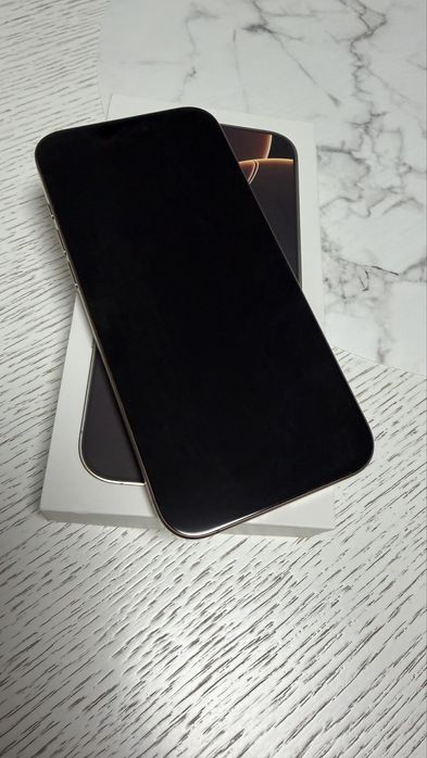 Vand iPhone 16 Pro Max desert titanium.