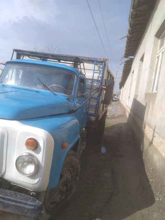 Gaz 53 samasval sotiladi ishlab chiqarilgan yili 1993 metani bor