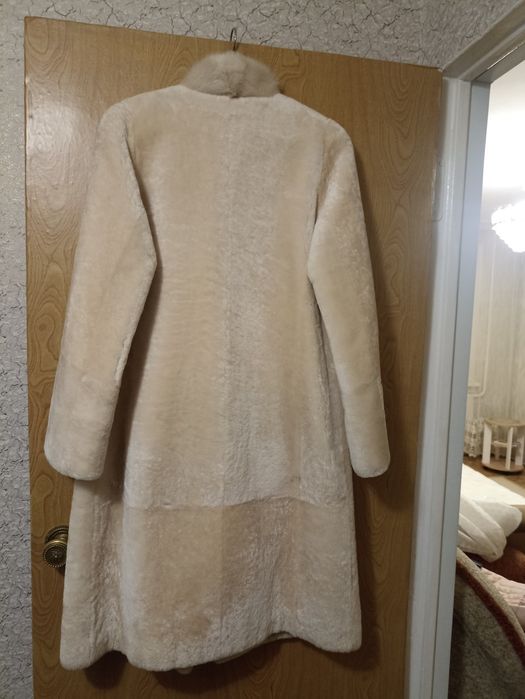 Женская шуба из мутона.