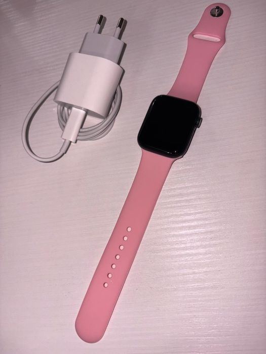 Продам Apple Watch SE
