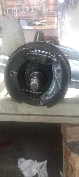 Vand remorca 1.200 kg cu sistem de frânare, reconditionat total